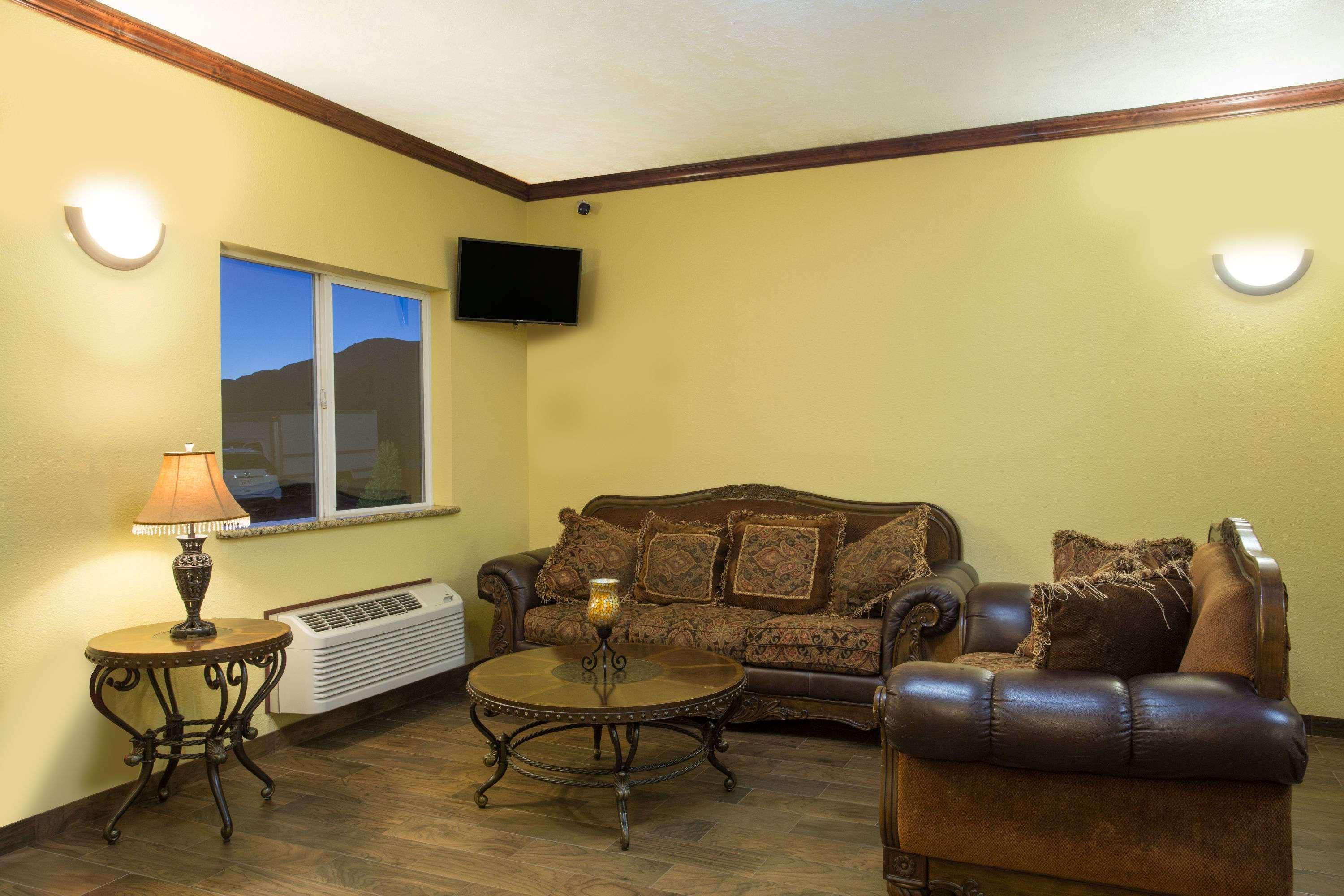 Days Inn By Wyndham Hurricane/Zion National Park Area Exterior photo
